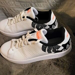 NWOT Adidas Women's Cloud foam White and Black Sneakers